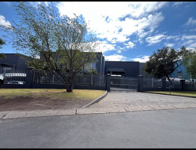 1,551M² WAREHOUSE TO LET IN SPARTAN